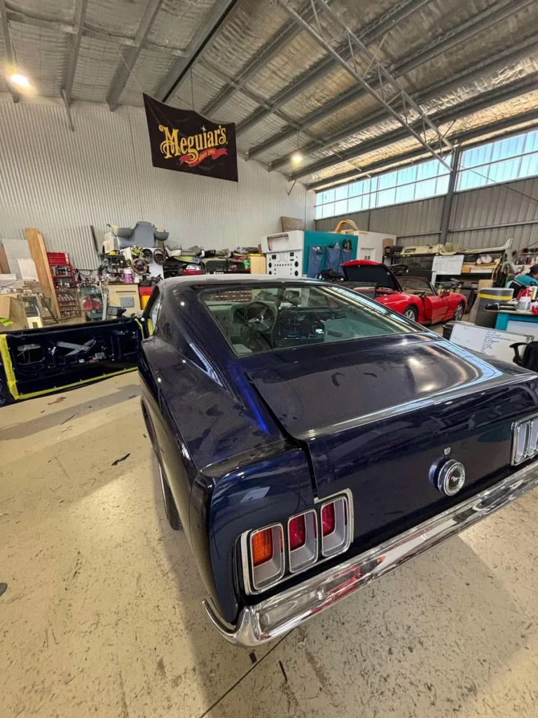 Windscreen on a classic Mustang